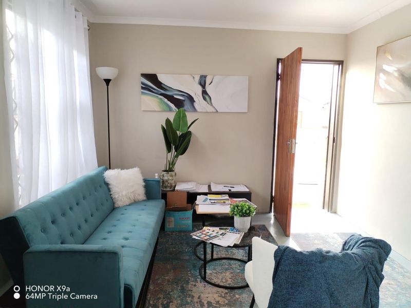 2 BEDROOM 1 BATHROOM MODERN APARTMENT FOR SALE IN PALM CITY - Photo 9