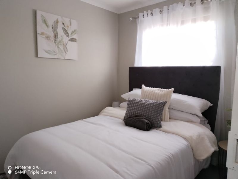 2 BEDROOM 1 BATHROOM MODERN APARTMENT FOR SALE IN PALM CITY - Photo 8