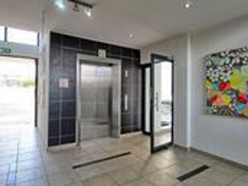 Stylish Ground-Floor Apartment in Edenburg for Rent! - Photo 2