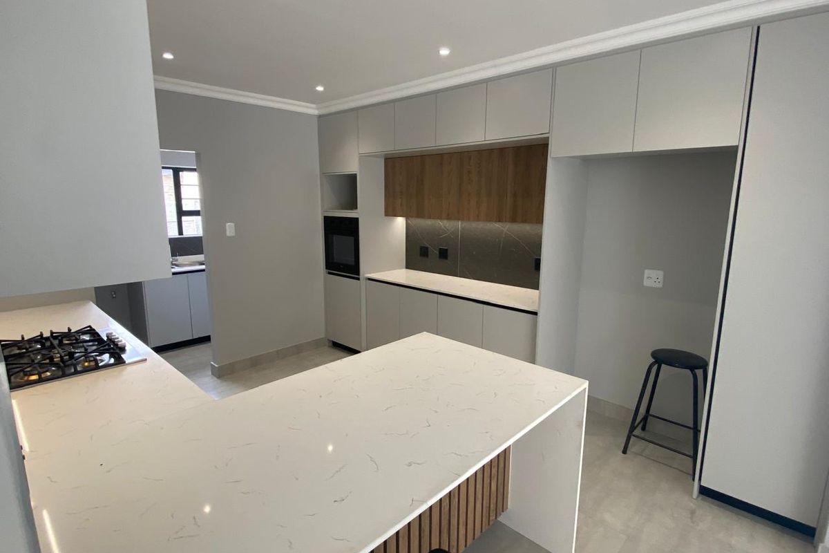 STUNNING MODERN 4-BEDROOM HOME | 198m2 UNDER ROOF | SOLAR & POOL - Photo 5
