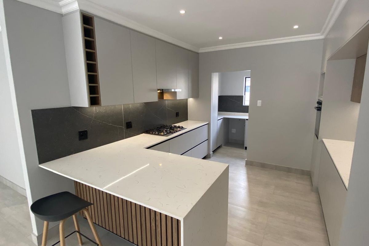 STUNNING MODERN 4-BEDROOM HOME | 198m2 UNDER ROOF | SOLAR & POOL - Photo 4