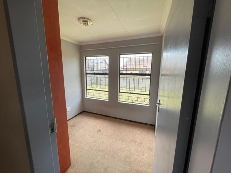 3 Bed 2 bath To Rent in Cosmo City - Photo 6