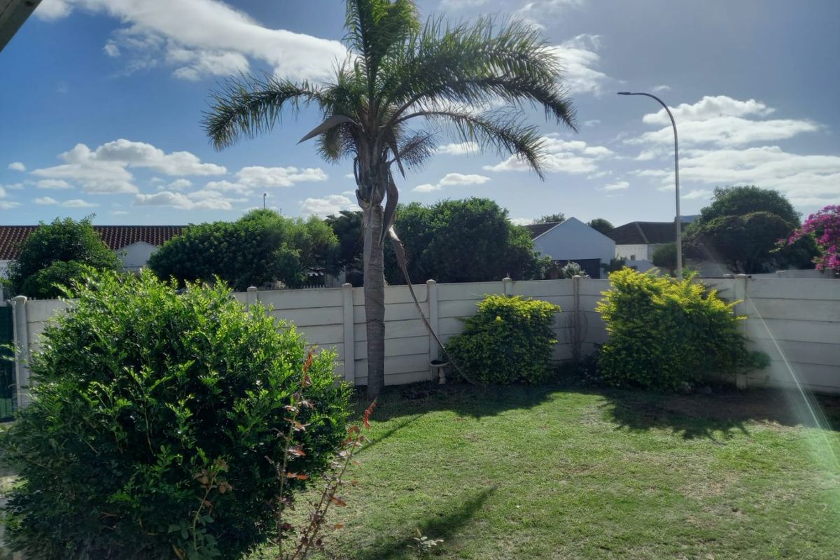 Prime Aston Bay Living – Stylish, Private and Perfectly Located - Photo 3