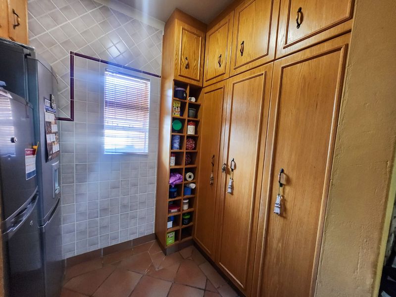 Spacious four bedroom family home with three bathrooms, a study, double garage, and a swimming pool, offering comfortable and practical living. - Photo 10