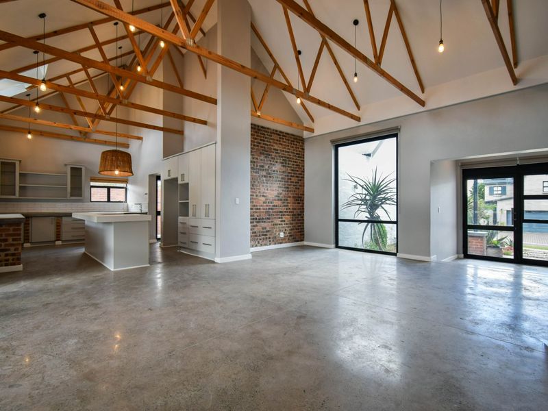 Elegant Living in Prestigious Waterlake Farm Estate - Photo 3