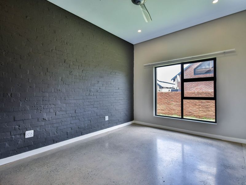 Elegant Living in Prestigious Waterlake Farm Estate - Photo 9