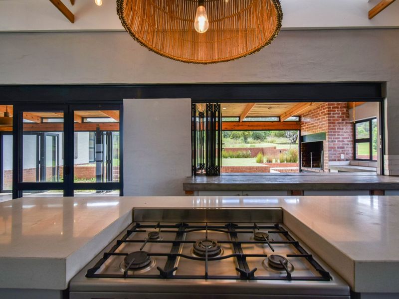 Elegant Living in Prestigious Waterlake Farm Estate - Photo 5