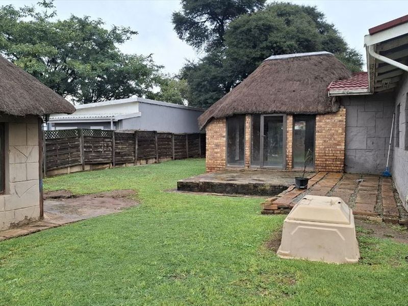 Property Features - Photo 1