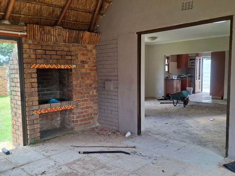 Property Features - Photo 2