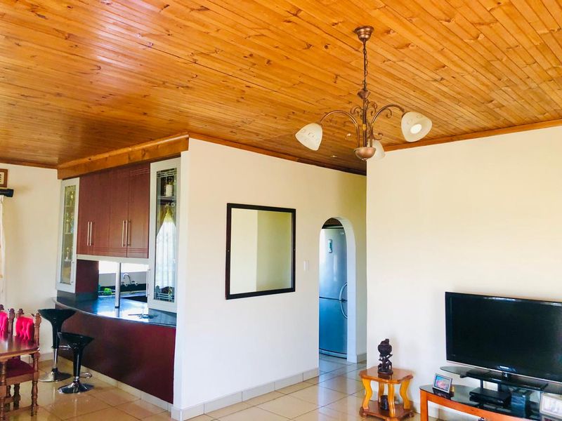 Tranquil Home Nestled On A Hill With A Flatlet - Photo 2