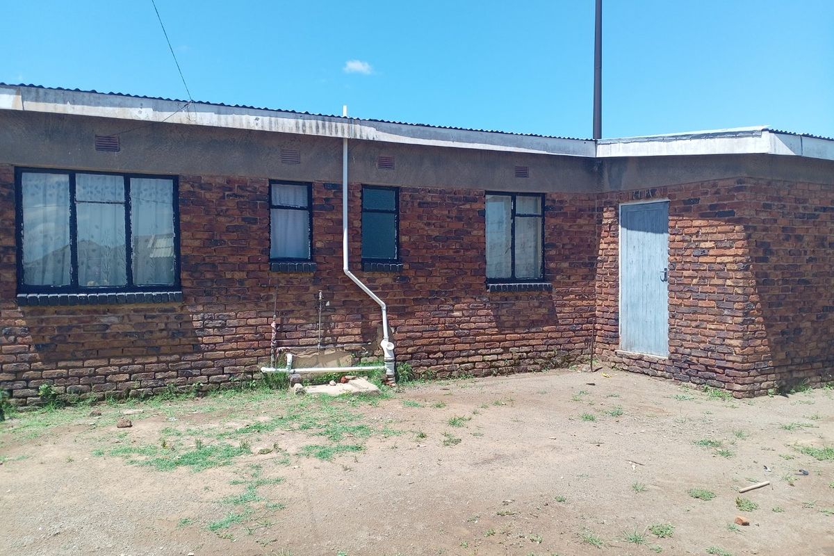 Family House - Photo 3