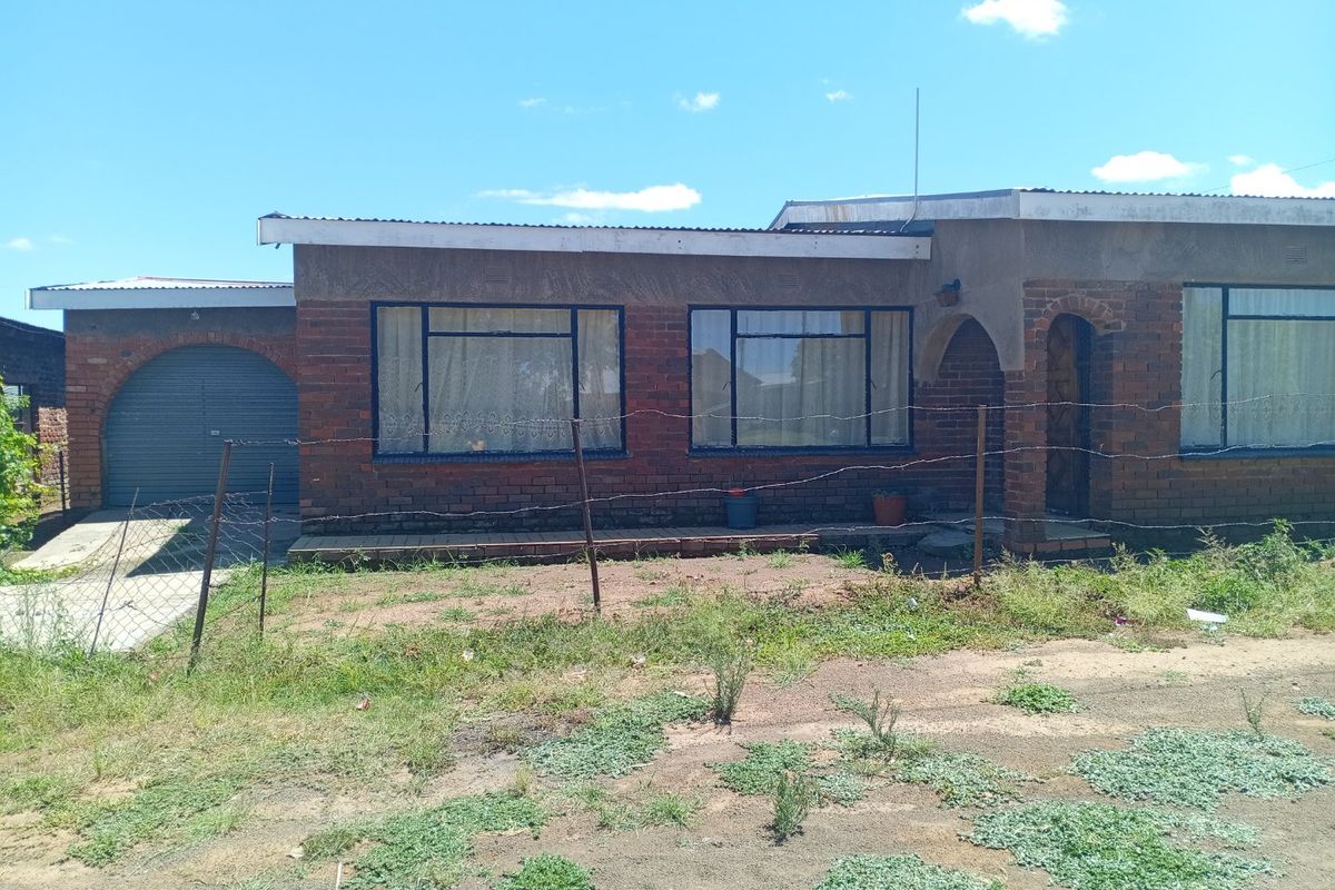 Family House - Photo 2