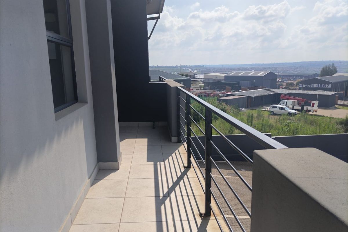 Modern Office Space to Let in Clayville, Olifantsfontein - Photo 4