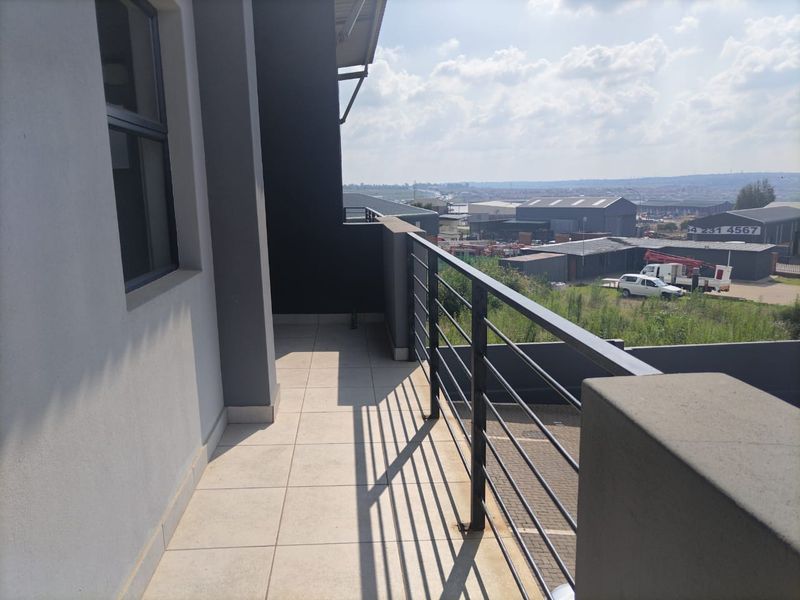 Modern Office Space to Let in Clayville, Olifantsfontein - Photo 4
