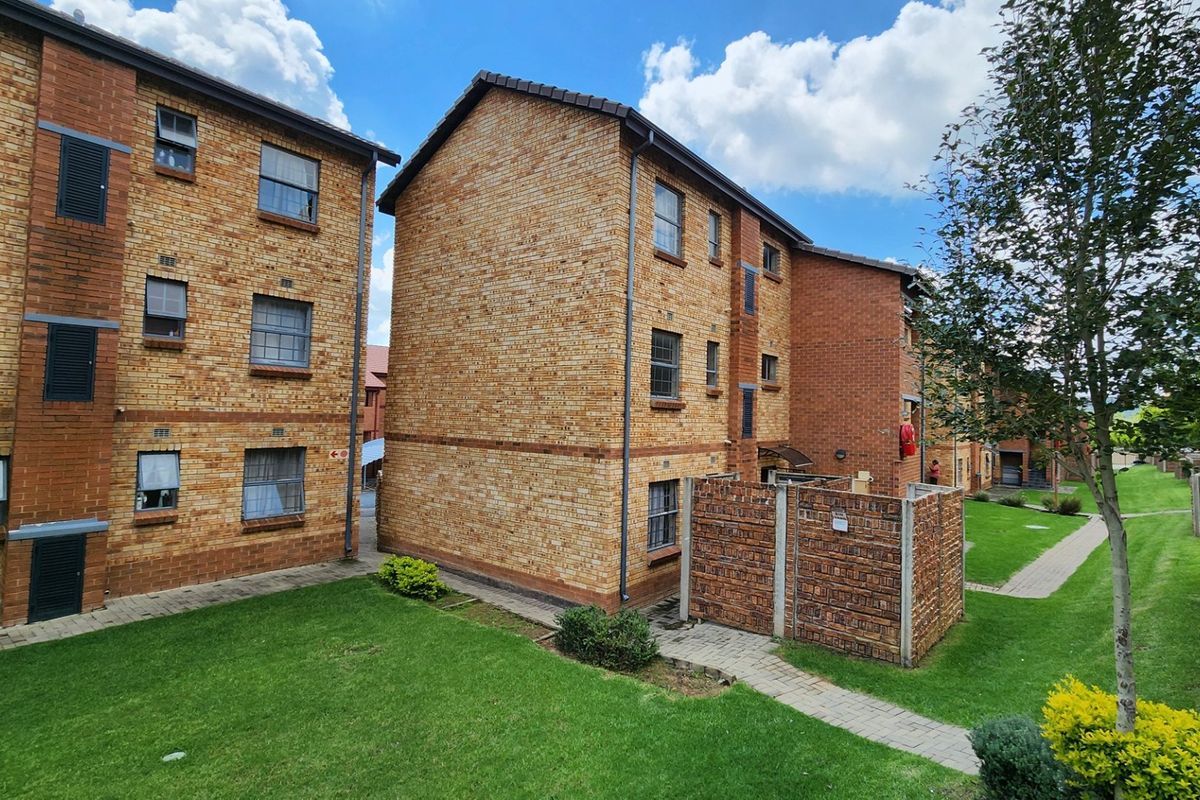 Two Bedroom Apartment For Sale - Photo 4