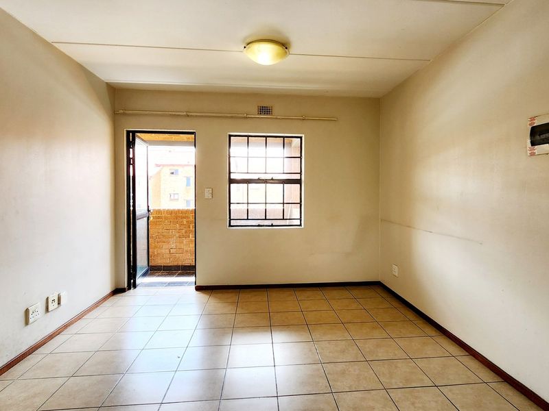 Two Bedroom Apartment For Sale - Photo 9