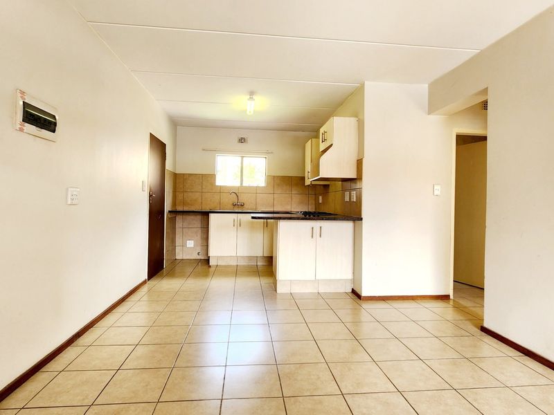 Two Bedroom Apartment For Sale - Photo 8