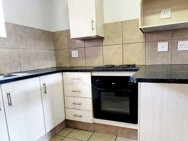 Two Bedroom Apartment For Sale - Photo 7