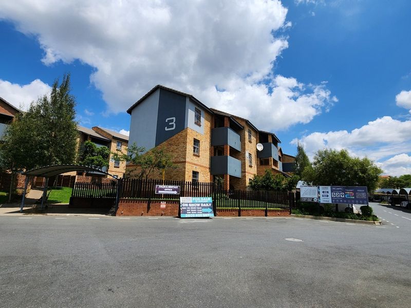 Two Bedroom Apartment For Sale - Photo 2