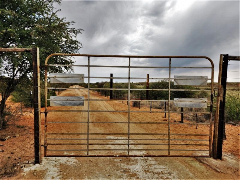 Exceptional 12,001 ha Kalahari Livestock Farm - Photo 4