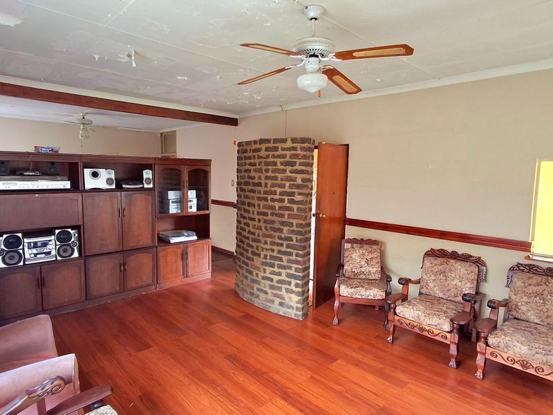 3 Bedrooms home for sale in Sasolburg close to high school and primary school  - Photo 2