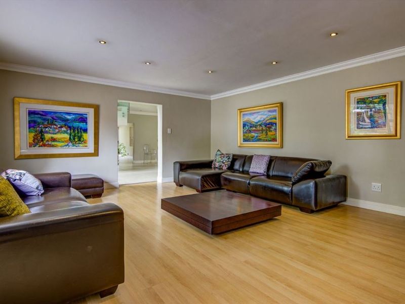 Spacious Family Home with Exceptional Amenities - Photo 2