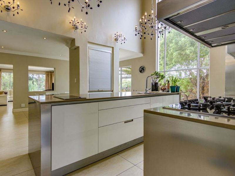 Spacious Family Home with Exceptional Amenities - Photo 1
