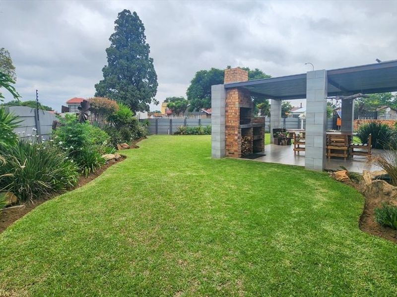 Well-Designed Three-Bedroom Family Home - Photo 3