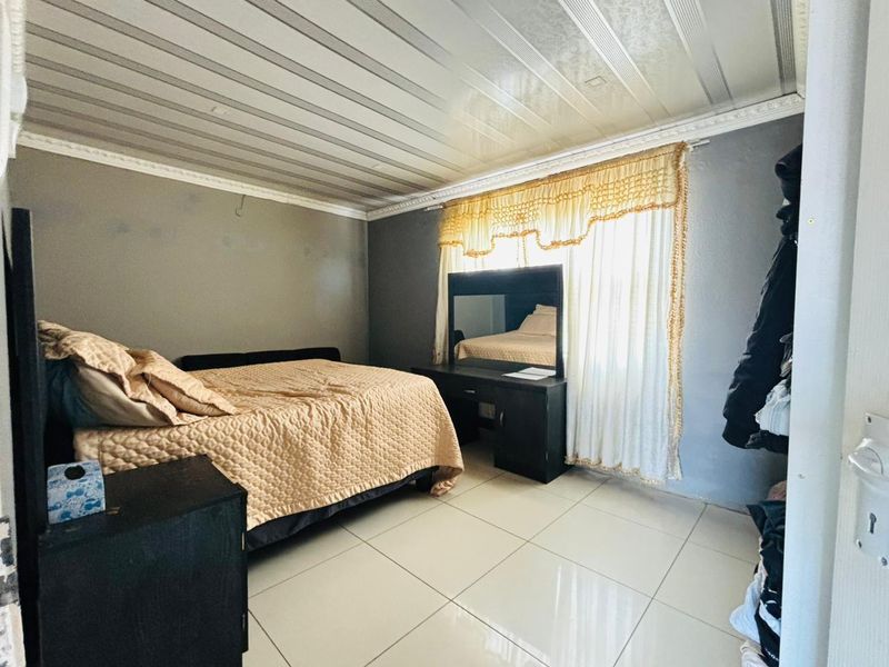 Affordable 2 bedroom house with big stand  for sale in Palm Spring. - Photo 9