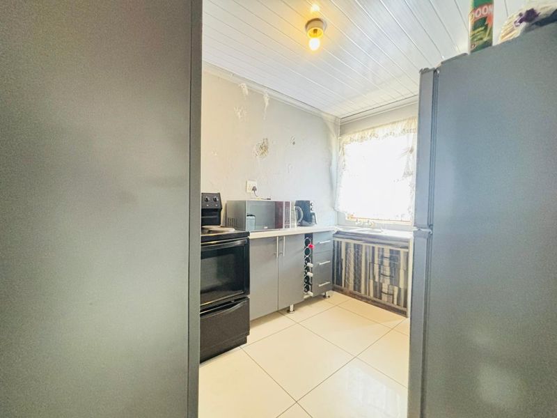 Affordable 2 bedroom house with big stand  for sale in Palm Spring. - Photo 8