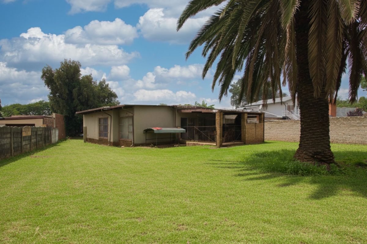 Spacious family home on a huge stand with ample parking - Photo 2