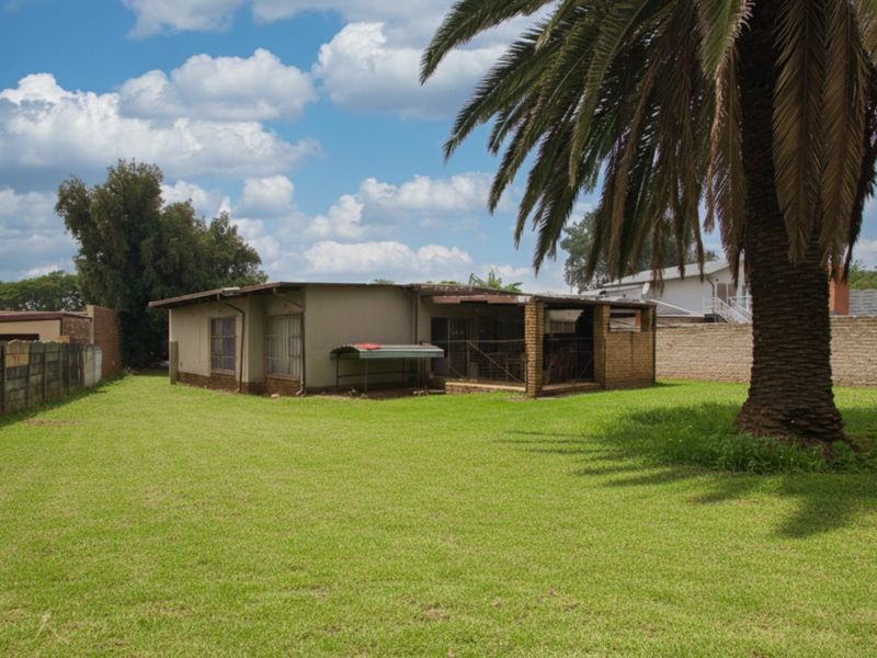 Spacious family home on a huge stand with ample parking - Photo 2