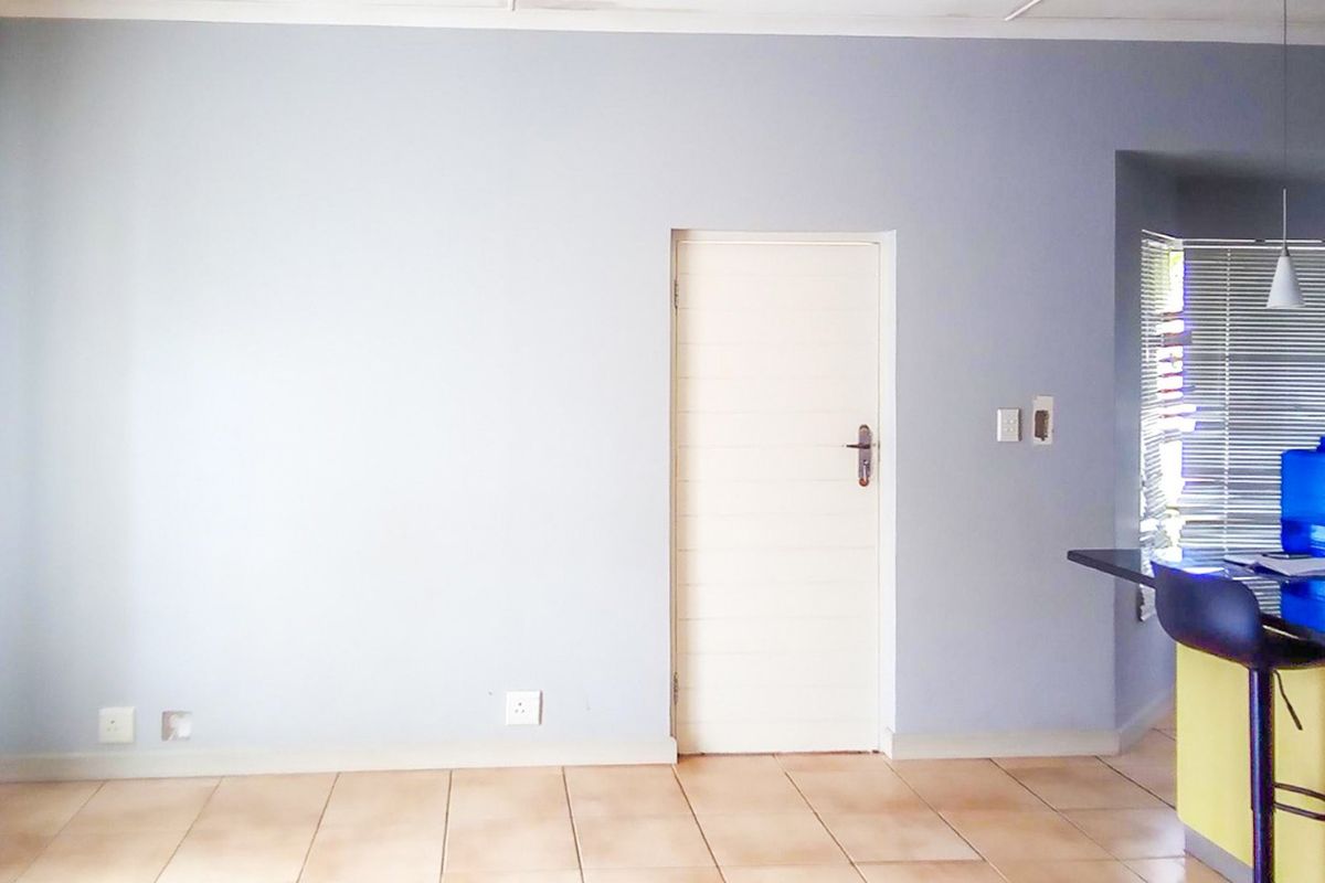 Coralwood Calling – Beacon Bay Bargain with a View with Cost Reductions. Beacon Bay living with a splash and a dash of DIY! - Photo 3