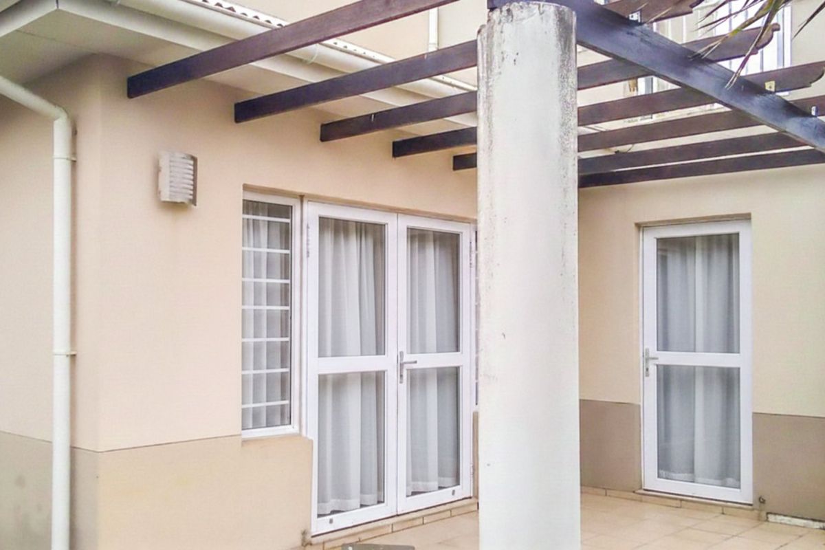 Coralwood Calling – Beacon Bay Bargain with a View with Cost Reductions. Beacon Bay living with a splash and a dash of DIY! - Photo 2