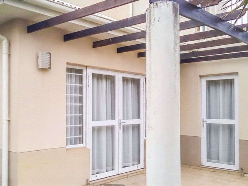 Coralwood Calling – Beacon Bay Bargain with a View with Cost Reductions. Beacon Bay living with a splash and a dash of DIY! - Photo 2