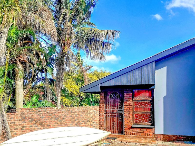 Two Homes, One Pool, Zero Lawnmowers... Coastal living made easy in prime Gonubie! - Photo 4