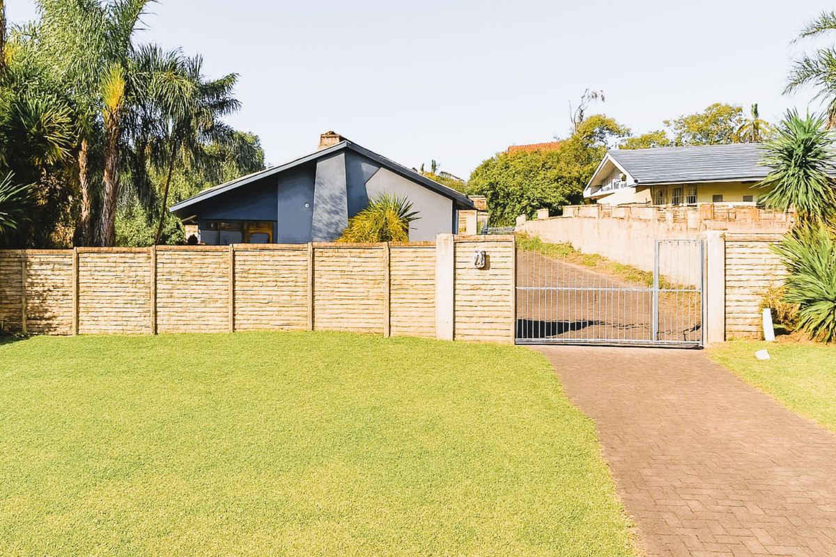 Two Homes, One Pool, Zero Lawnmowers... Coastal living made easy in prime Gonubie! - Photo 2