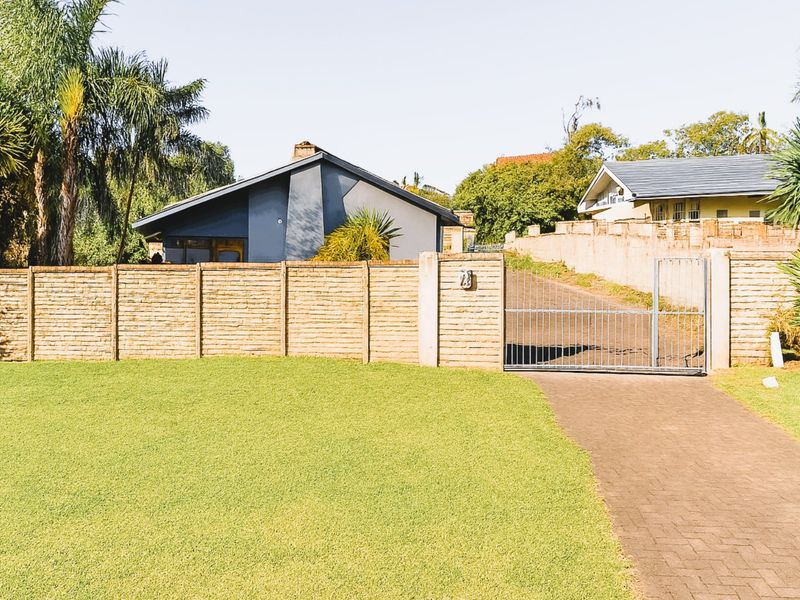 Two Homes, One Pool, Zero Lawnmowers... Coastal living made easy in prime Gonubie! - Photo 2