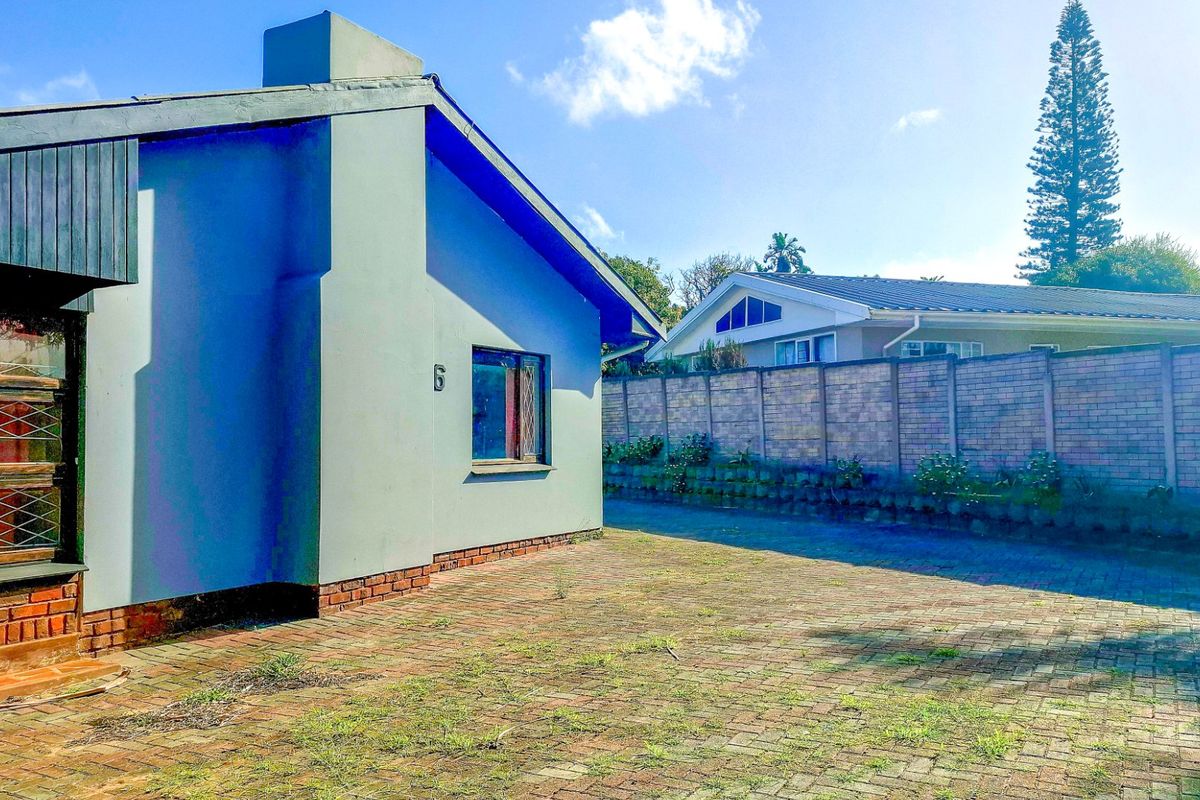 Two Homes, One Pool, Zero Lawnmowers... Coastal living made easy in prime Gonubie! - Photo 3