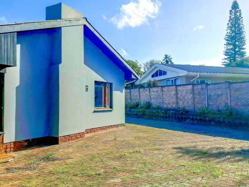 Two Homes, One Pool, Zero Lawnmowers... Coastal living made easy in prime Gonubie! - Photo 3