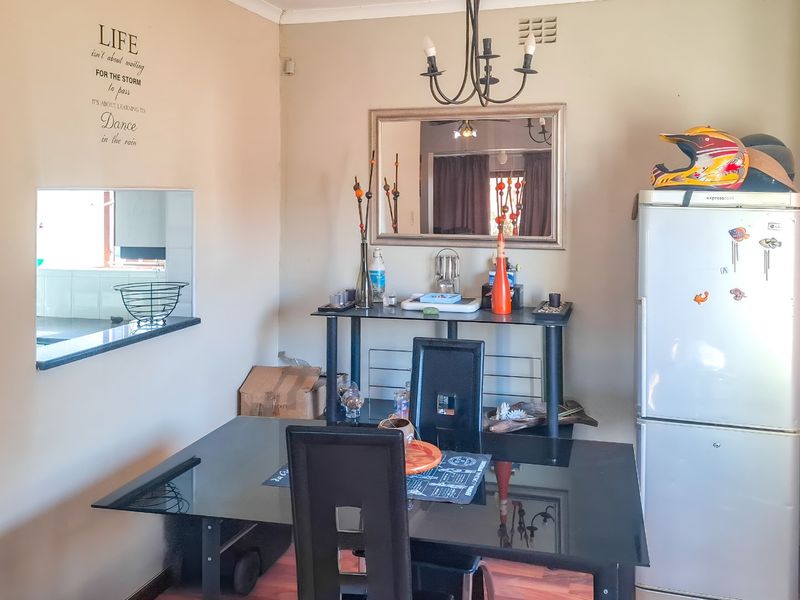 Two Homes, One Pool, Zero Lawnmowers... Coastal living made easy in prime Gonubie! - Photo 8