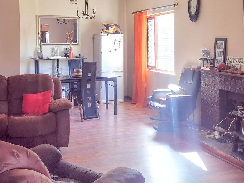 Two Homes, One Pool, Zero Lawnmowers... Coastal living made easy in prime Gonubie! - Photo 7