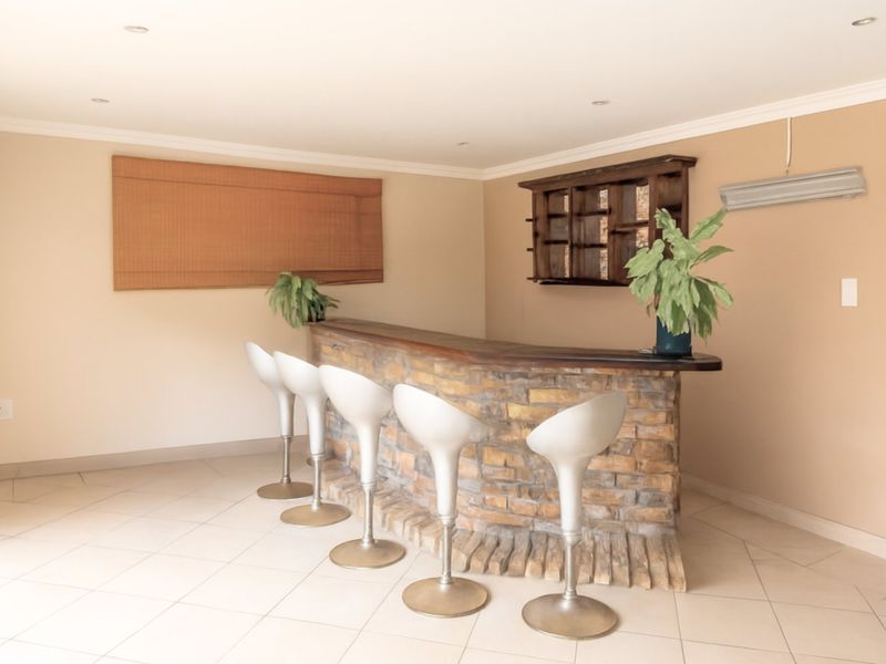 Spacious Family Home in Upmarket Stirling with the Popular Nahoon Beach Just Down the Road - Offers considered! - Photo 10