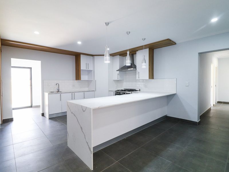 Graceful Townhouse in Wilkoppies Estate - Photo 10