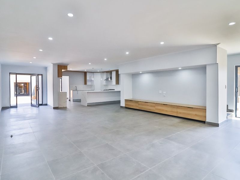 Graceful Townhouse in Wilkoppies Estate - Photo 7