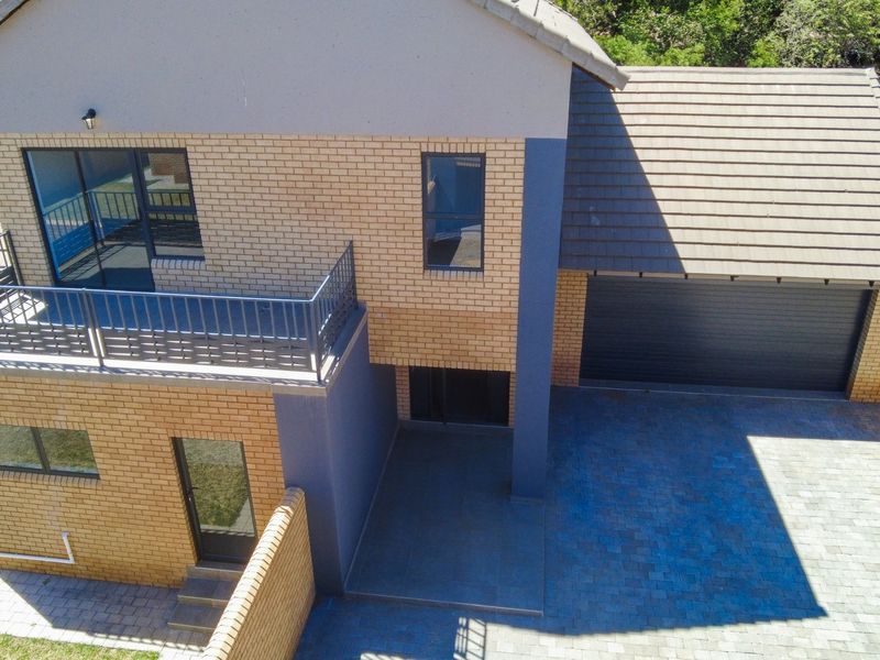 Graceful Townhouse in Wilkoppies Estate - Photo 3