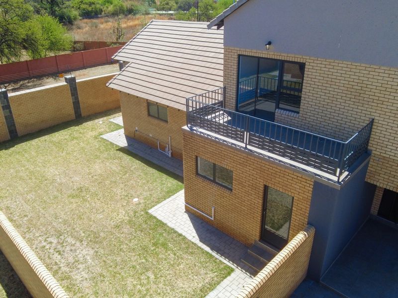 Graceful Townhouse in Wilkoppies Estate - Photo 2