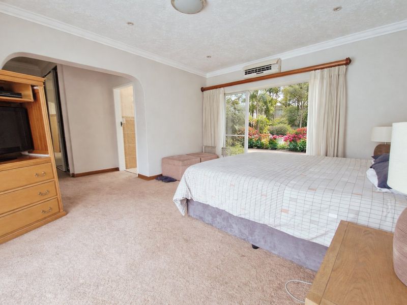 Stunning, Large and Low-Maintenance Family Home with Exceptional Finishes in secured and sought after security estate in Sunward Village, Boksburg - Photo 2