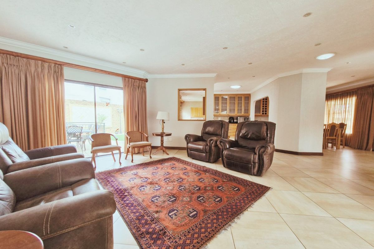 Stunning, Large and Low-Maintenance Family Home with Exceptional Finishes in secured and sought after security estate in Sunward Village, Boksburg - Photo 5