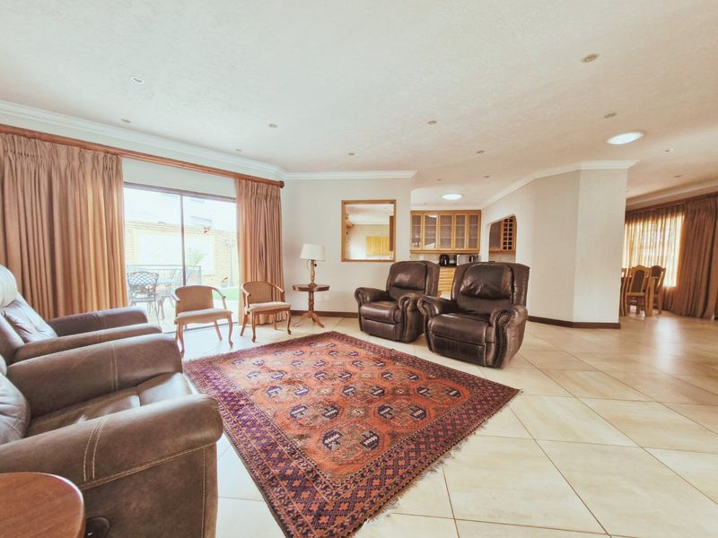 Stunning, Large and Low-Maintenance Family Home with Exceptional Finishes in secured and sought after security estate in Sunward Village, Boksburg - Photo 6